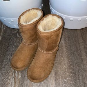 Ugg’s Girls classic brown